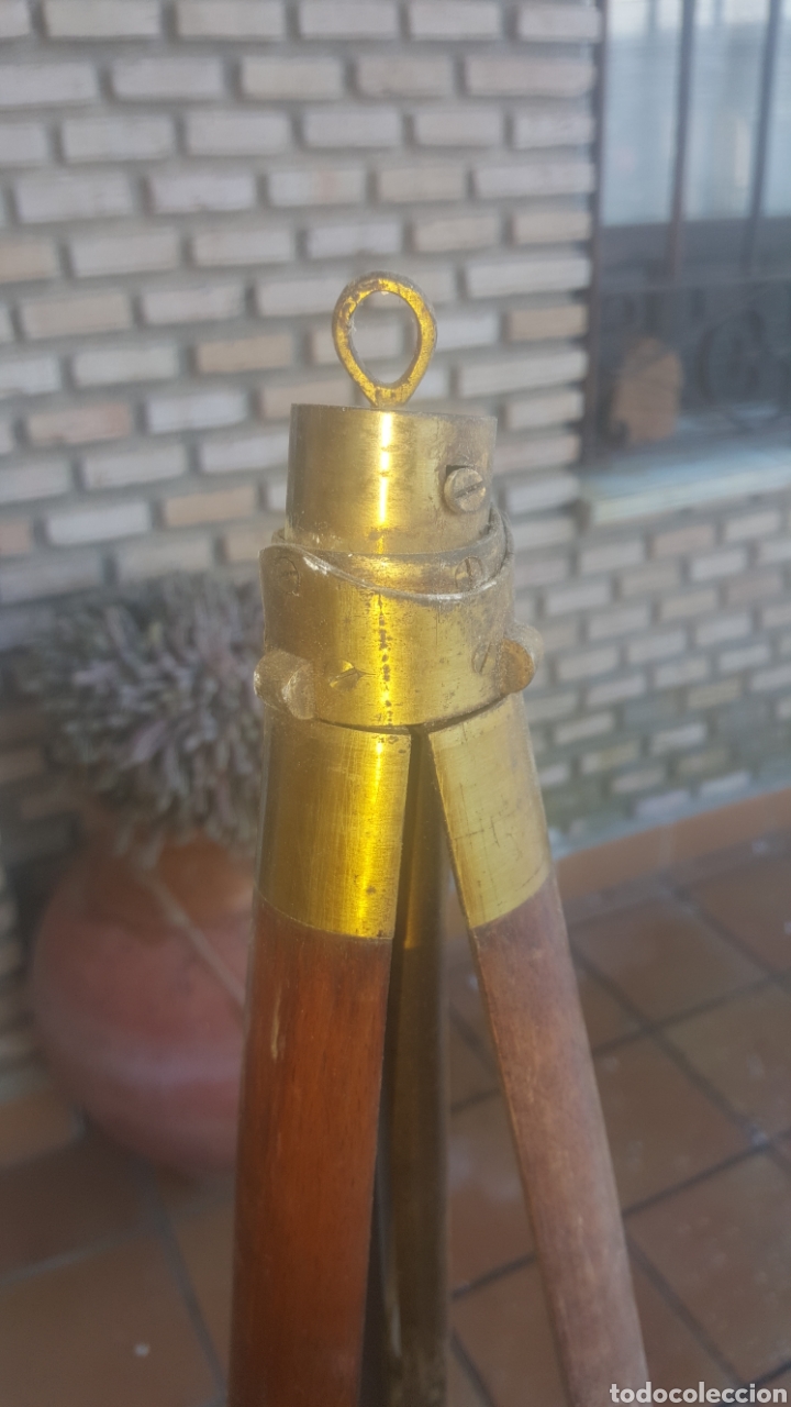Antig&uuml;edades: tripode de madera con pendulo al centro - Foto 1