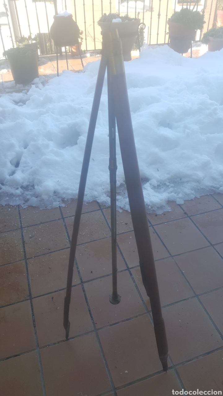 Antig&uuml;edades: tripode de madera con pendulo al centro - Foto 2