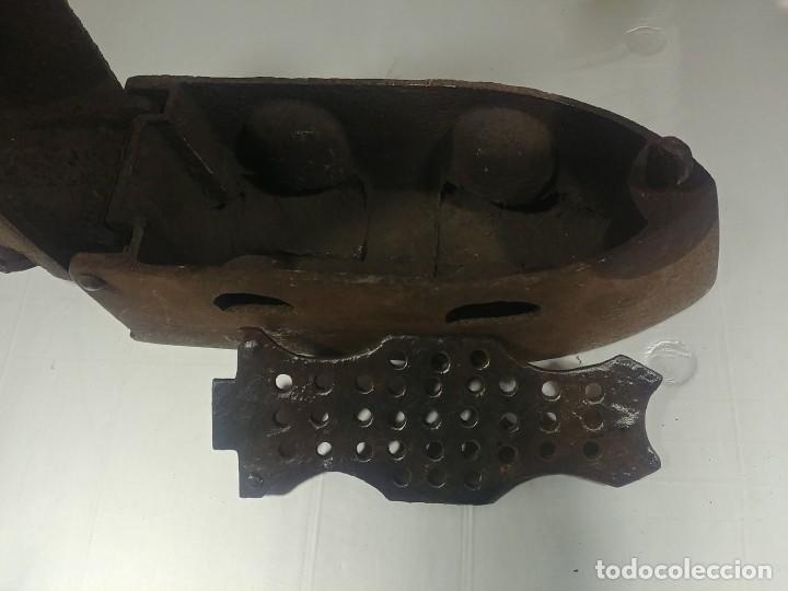 Antig&uuml;edades: Antigua plancha sastre UCM - Foto 7