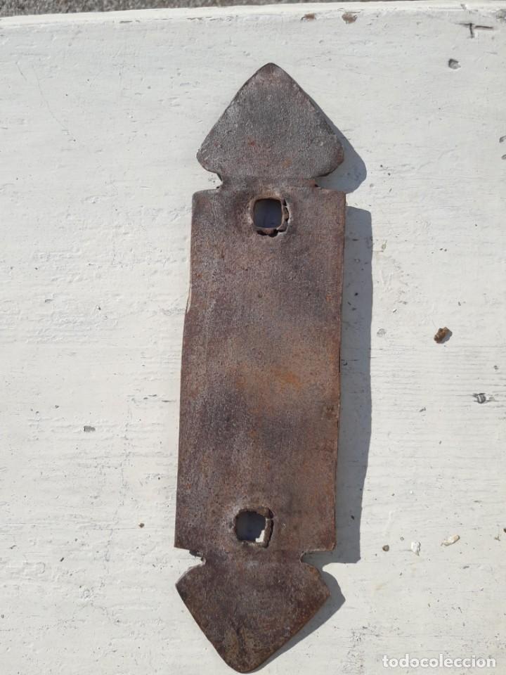 Antig&uuml;edades: Placa de hierro para llamador. - Foto 2