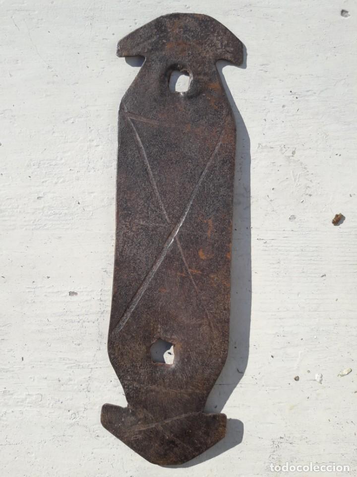 Antig&uuml;edades: Placa de hierro para llamador. - Foto 1