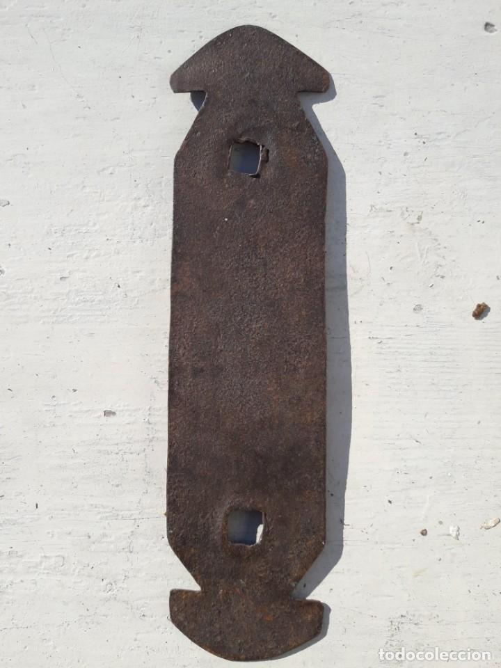 Antig&uuml;edades: Placa de hierro para llamador. - Foto 2