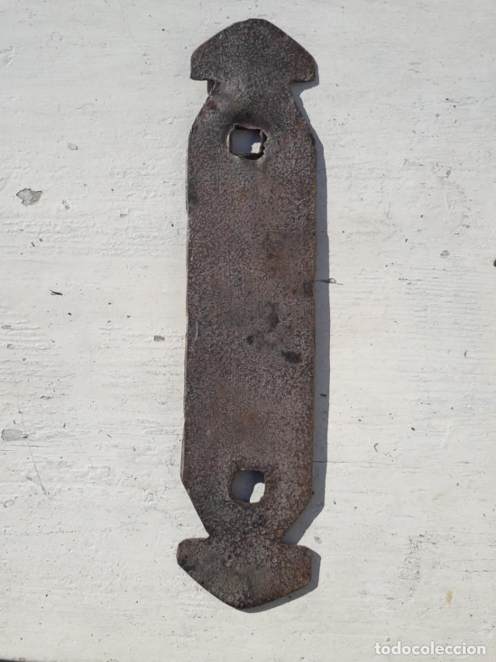 Antig&uuml;edades: Placa de hierro para llamador. - Foto 2
