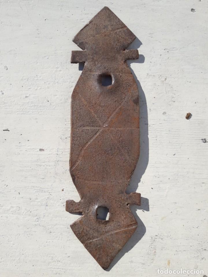 Antig&uuml;edades: Placa de hierro para llamador. - Foto 1
