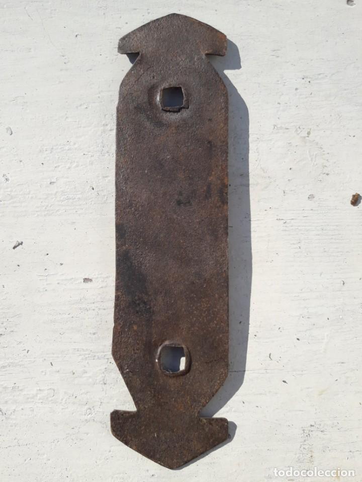 Antig&uuml;edades: Placa de hierro para llamador. - Foto 2