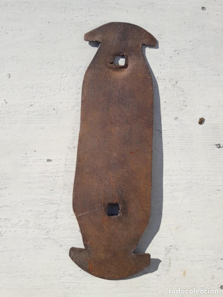Antig&uuml;edades: Placa de hierro para llamador. - Foto 2
