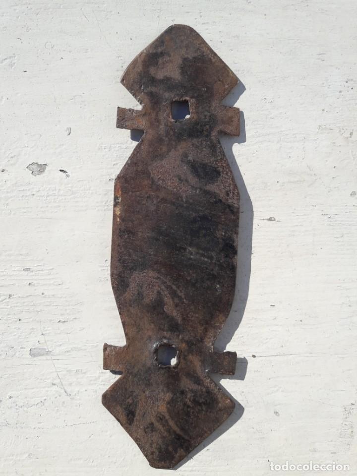 Antig&uuml;edades: Placa de hierro para llamador. - Foto 2