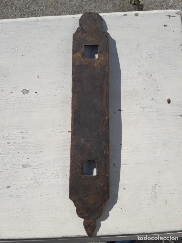 Antig&uuml;edades: Placa de hierro para llamador. - Foto 2