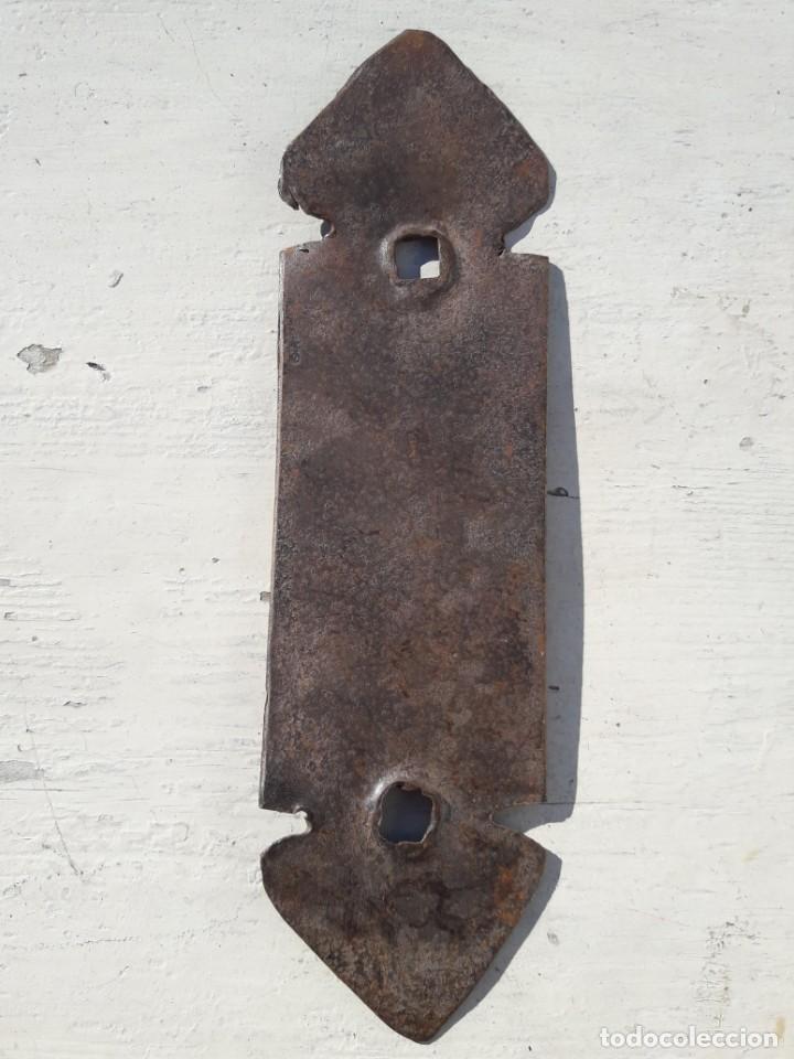 Antig&uuml;edades: Placa de hierro para llamador. - Foto 2