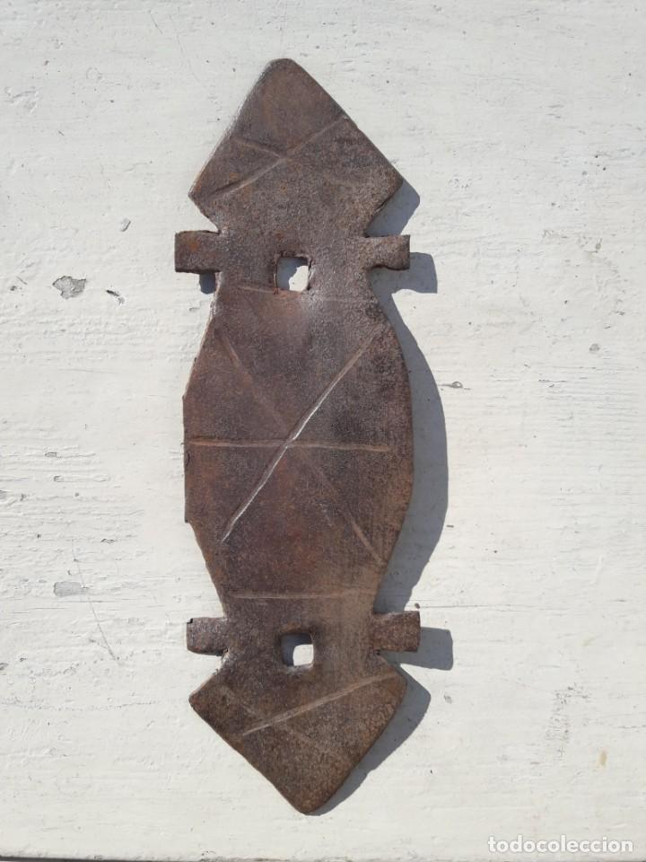 Antig&uuml;edades: Placa de hierro para llamador. - Foto 1