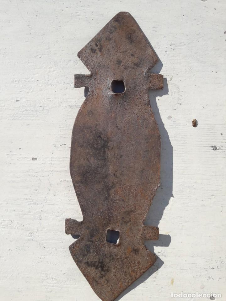 Antig&uuml;edades: Placa de hierro para llamador. - Foto 2