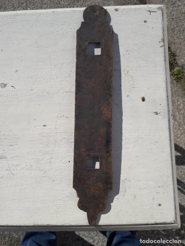 Antig&uuml;edades: Placa de hierro para llamador. - Foto 2