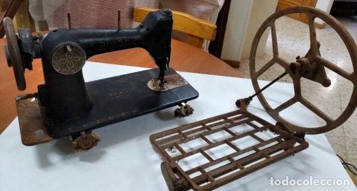 Antig&uuml;edades: Maquina de coser - Foto 1