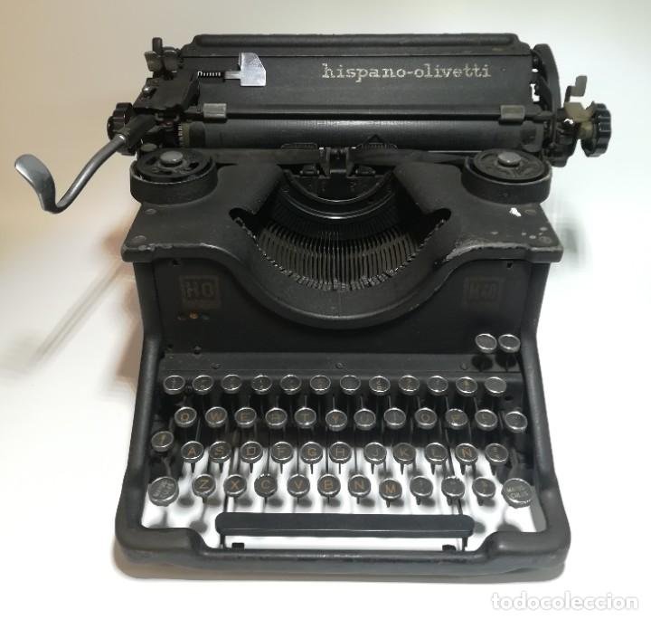 Máquina de escribir OLIVETTI con maleta rígida (Decorativa)