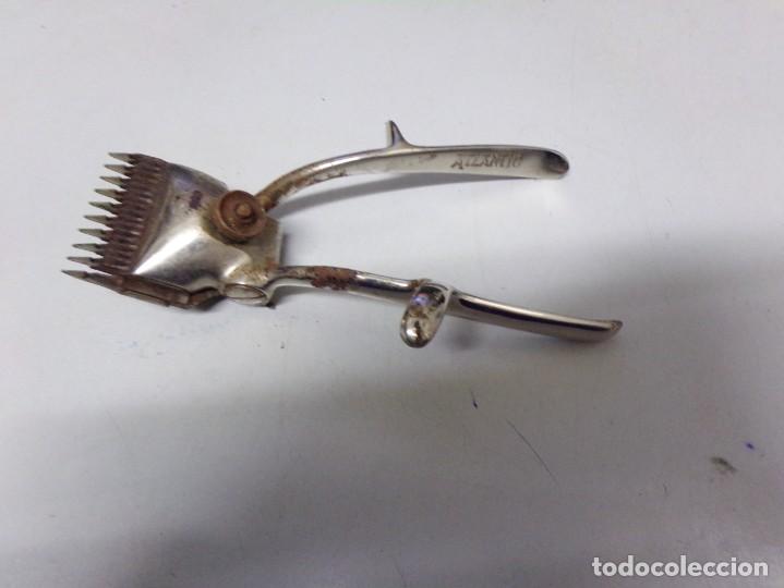 Antig&uuml;edades: ESTAMOS LIQUIDANDO. M&aacute;quina de cortar el pelo atlantic - Foto 1