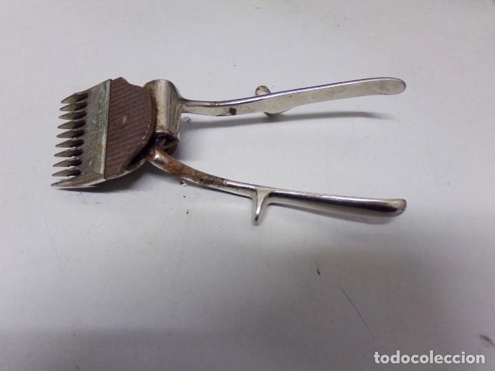Antig&uuml;edades: ESTAMOS LIQUIDANDO. M&aacute;quina de cortar el pelo atlantic - Foto 2