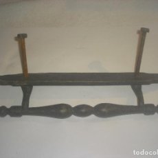 Antigüedades: ANTIGUO TIRADOR METALICO DE PUERTA 25 CM.
