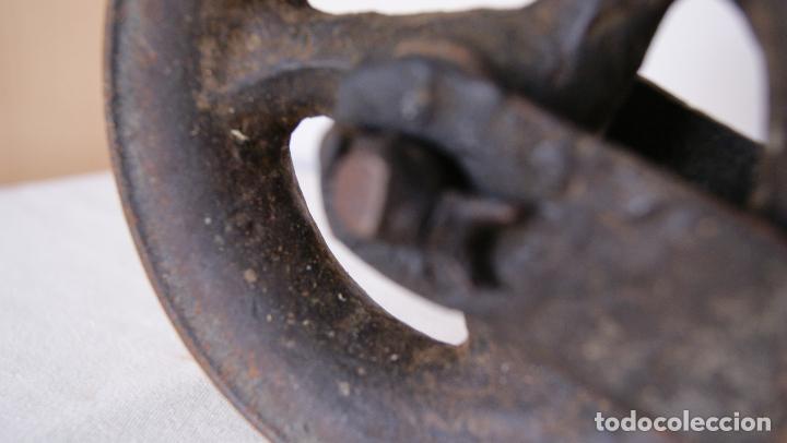 Antig&uuml;edades: Polea de pozo de 14 cm. Garrucha Roldana - Foto 3