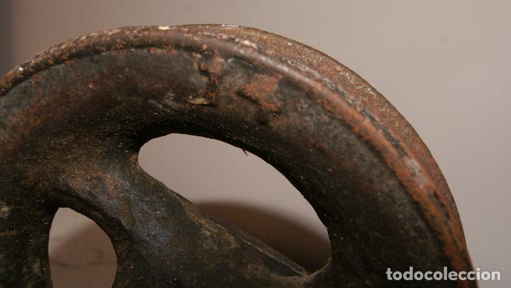 Antig&uuml;edades: Polea de pozo de 14 cm. Garrucha Roldana - Foto 4