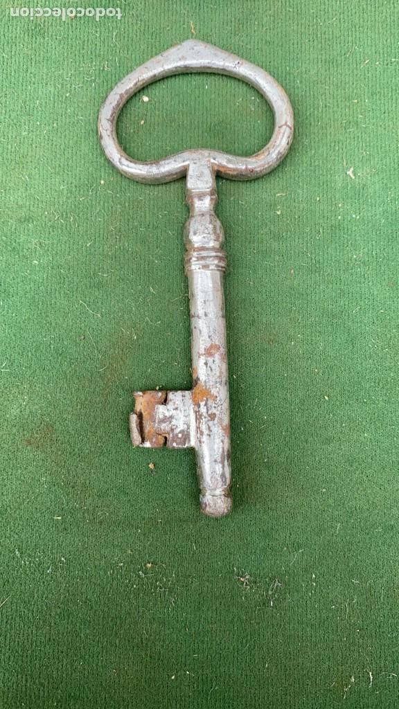 Antig&uuml;edades: LLAVE ANTIGUA DE FORJA DE 13 CMS. DE LONGITUD - Foto 1