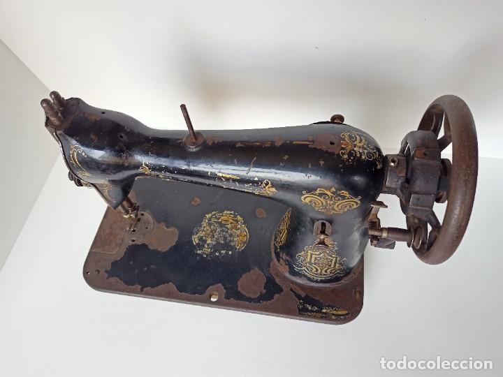 Antig&uuml;edades: Antigua m&aacute;quina de coser Singer - Foto 2