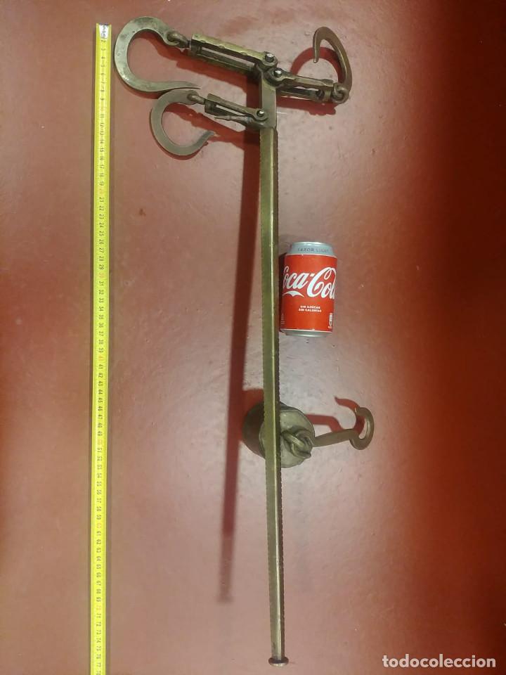 Antig&uuml;edades: Romana de bronce de 135 kgs alcance - Foto 1