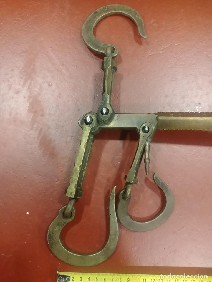 Antig&uuml;edades: Romana de bronce de 135 kgs alcance - Foto 5