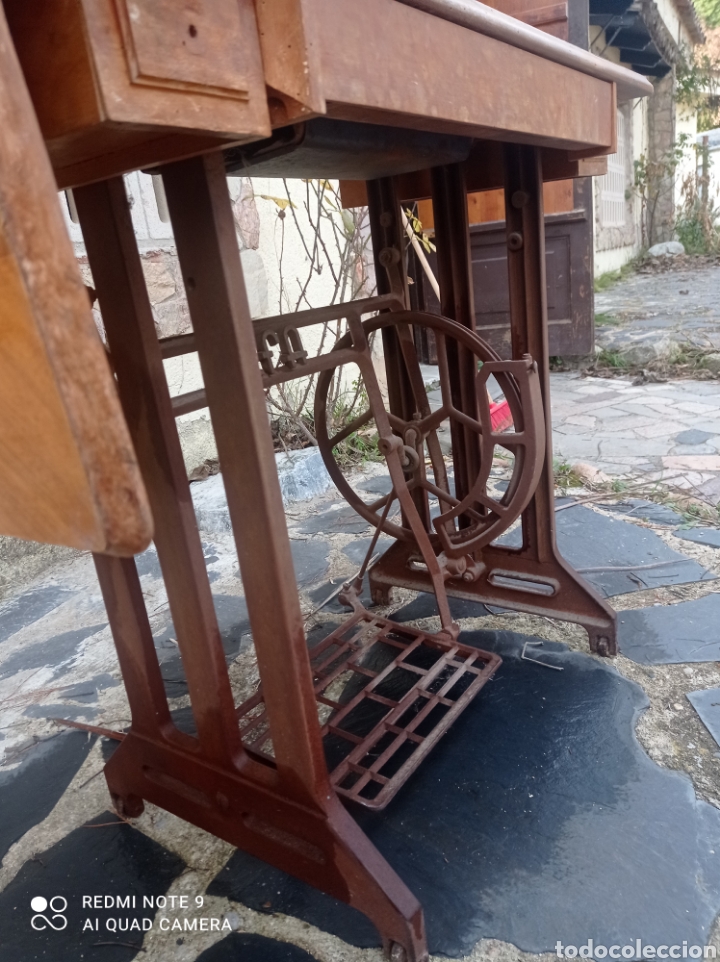 Antigüedades: Antigua maquina coser Alfa con mesa y pie metalico - Foto 8 - 237552670