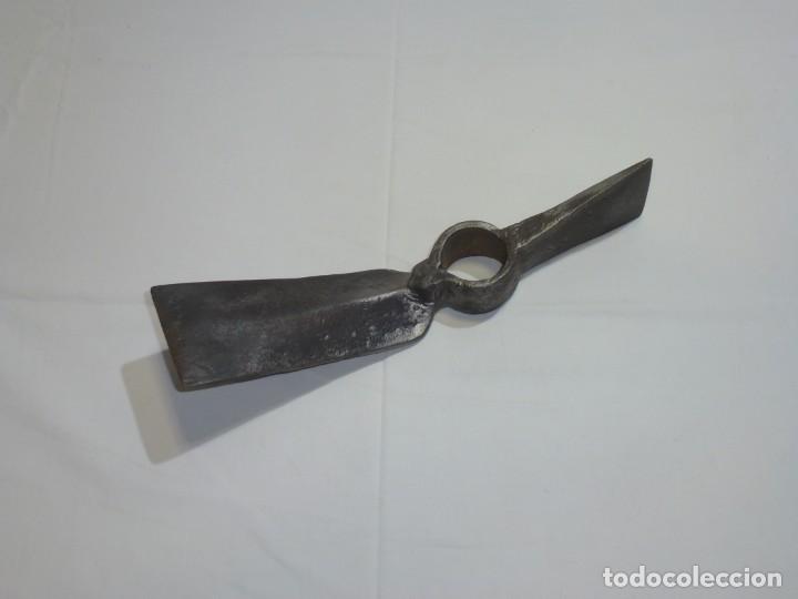 Antigua herramienta azadon - hacha y azada.32 c - Vendido en Subasta -  237763530