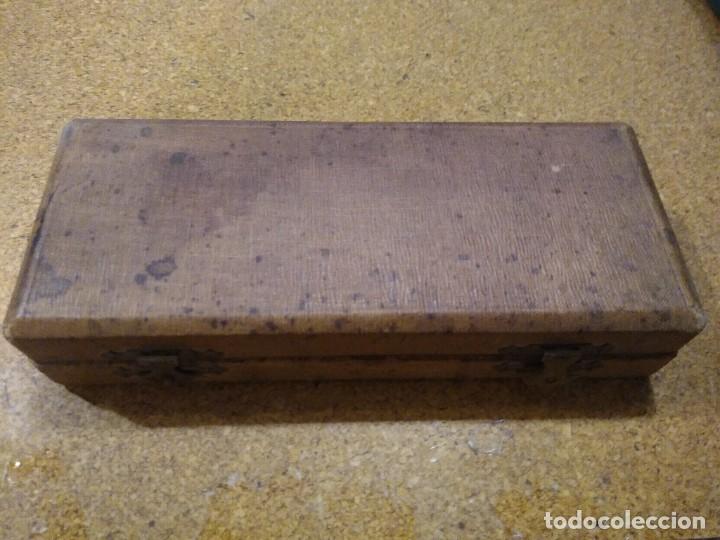 Antig&uuml;edades: Dos navajas de afeitar de barbero con estuche de madera original. - Foto 2