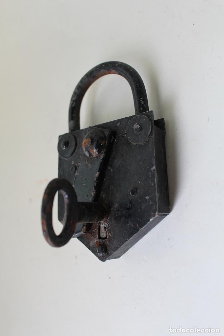 Antig&uuml;edades: ANTIGUO candado con llave - Foto 2
