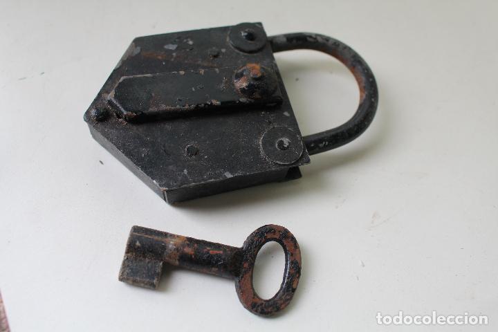 Antig&uuml;edades: ANTIGUO candado con llave - Foto 4