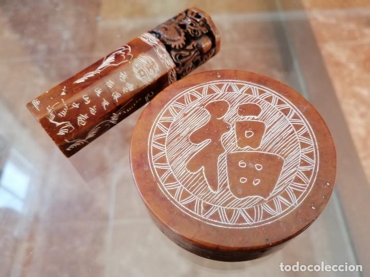 Antig&uuml;edades: ESTUCHE CON SELLO KOREANO Y RECIPIENTE CON LACRE ROJO - Foto 2