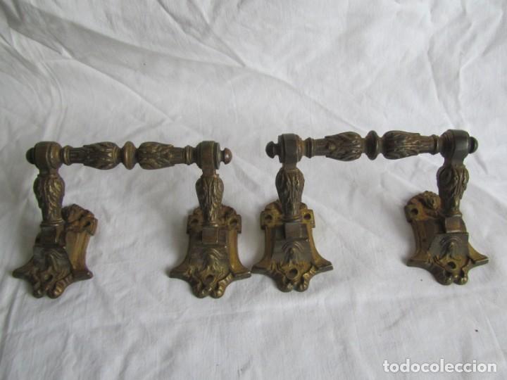 Antig&uuml;edades: Pareja de tiradores de bronce - Foto 2