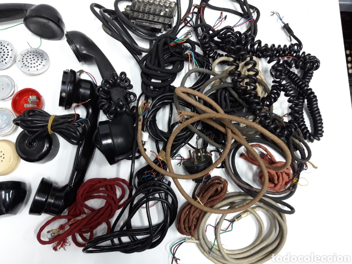Tel&eacute;fonos: Lote de 35 piezas de telefonos antiguos - Foto 3