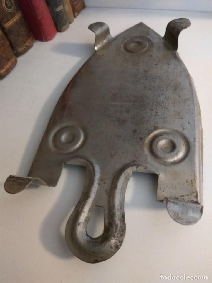 Antig&uuml;edades: PARRILLA DE PLANCHA ANTIGUA DE CHAPA - Foto 7