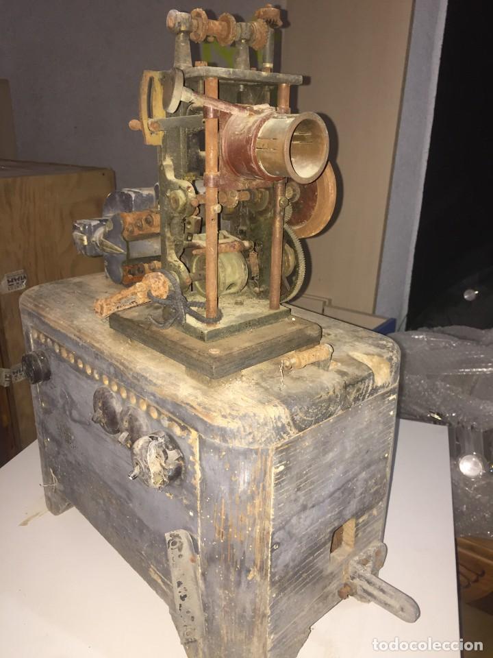 Antig&uuml;edades: PROYECTOR CINE PATHE - Foto 2