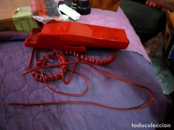 Tel&eacute;fonos: Antiguo tel&eacute;fono antiguo rojo de pared - Foto 1