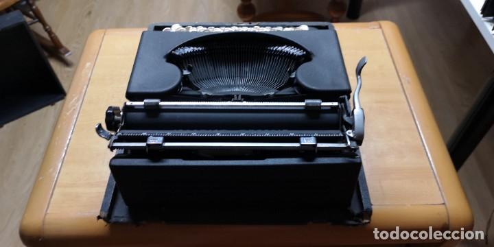 Antig&uuml;edades: Maquina escribir Hispano Olivetti - Foto 2