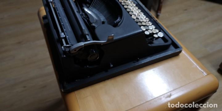 Antig&uuml;edades: Maquina escribir Hispano Olivetti - Foto 3