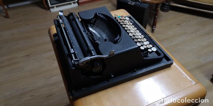 Antig&uuml;edades: Maquina escribir Hispano Olivetti - Foto 4