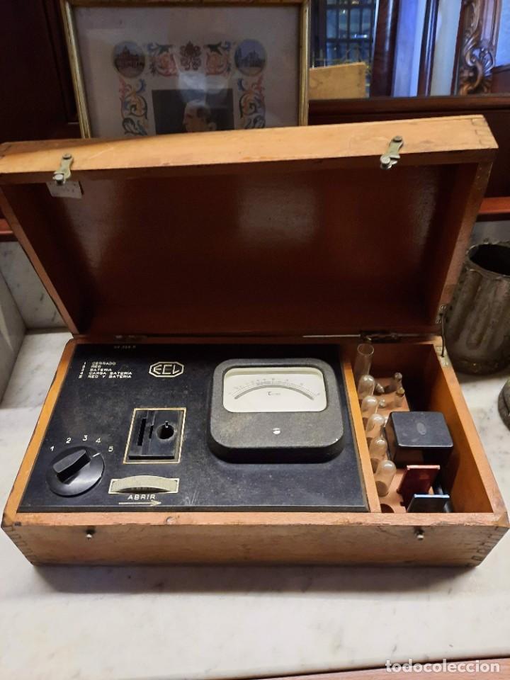 Antig&uuml;edades: CAJA CON INSTRUMENTAL ANTIGUO DE LABORATORIO ECL - Foto 1