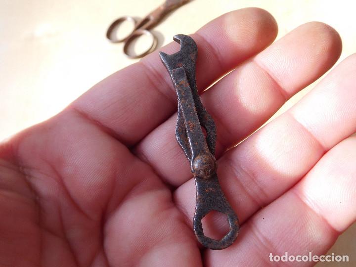 Antig&uuml;edades: Peque&ntilde;a herramienta antigua de hierro - Foto 2