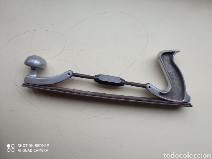 Antig&uuml;edades: CEPILLO DE METAL - Foto 1