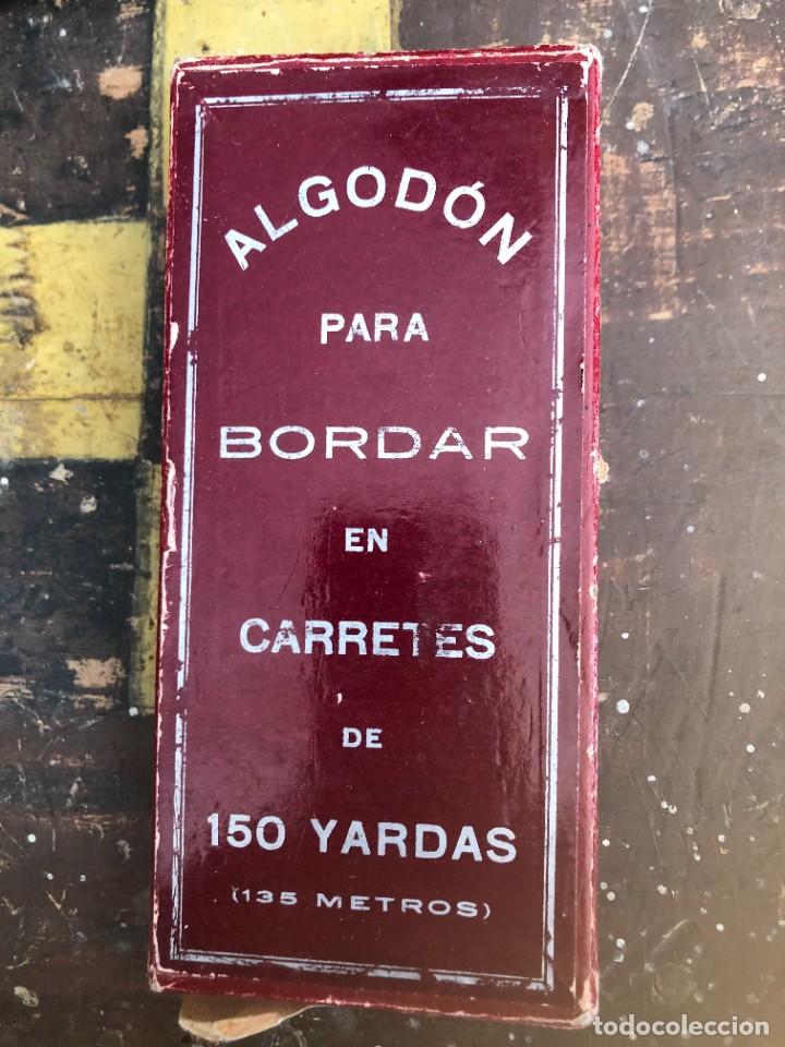 Antig&uuml;edades: CAJA CON ALGOD&Oacute;N PARA BORDAR EN CARRTES DE 150 YARDAS - Foto 1