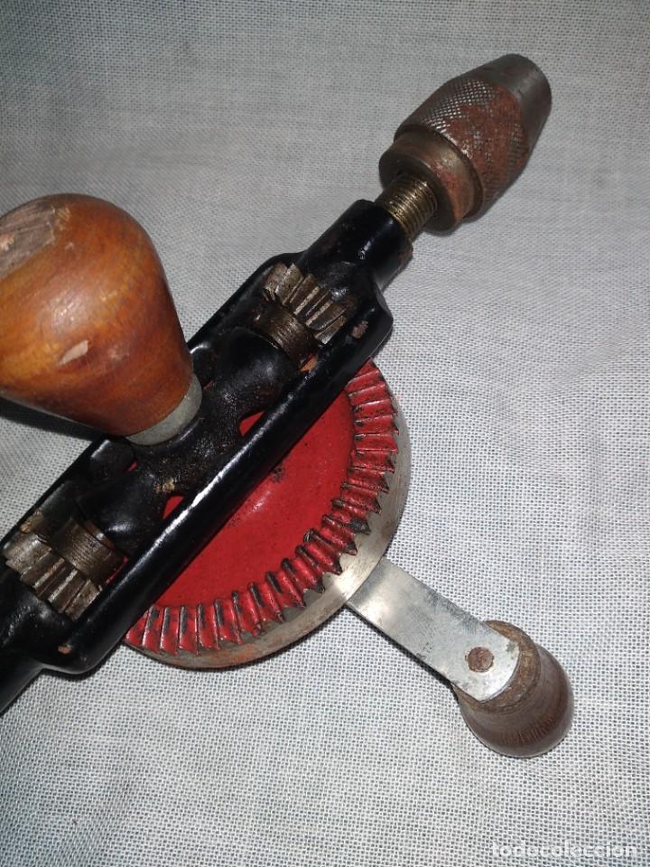 Antig&uuml;edades: taladro manual antiguo en caja original - Foto 4