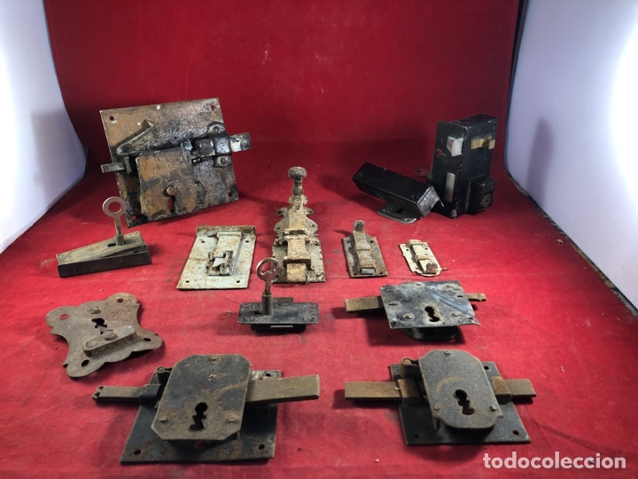 Antig&uuml;edades: Lote de cerraduras - Foto 1