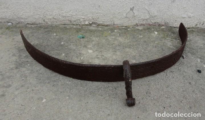 Antig&uuml;edades: Morillo antiguo de forja para chimenea referencia 2 - Foto 2