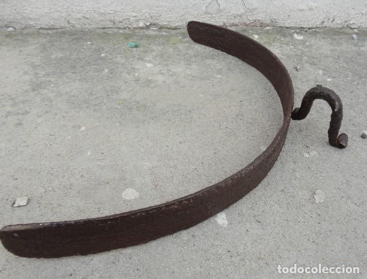 Antig&uuml;edades: Morillo antiguo de forja para chimenea referencia 2 - Foto 4