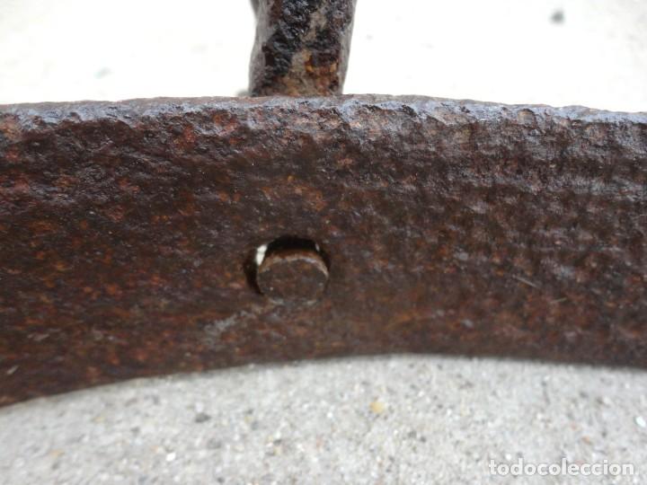 Antig&uuml;edades: Morillo antiguo de forja para chimenea referencia 2 - Foto 5